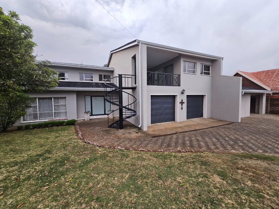 5 Bedroom Property for Sale in Panorama Free State